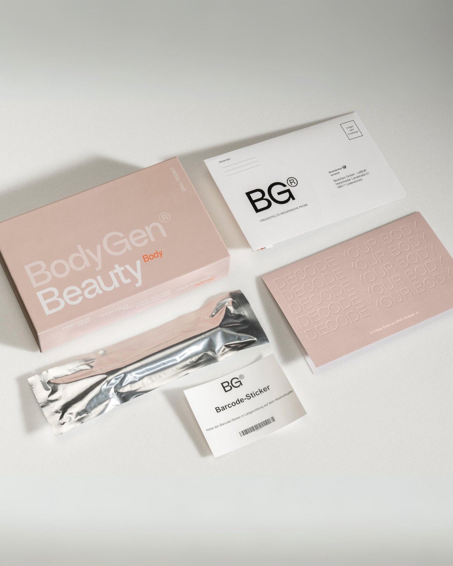 BodyGen Beauty Body DNA Test Kit mit ausgebreitetem Inhalt 